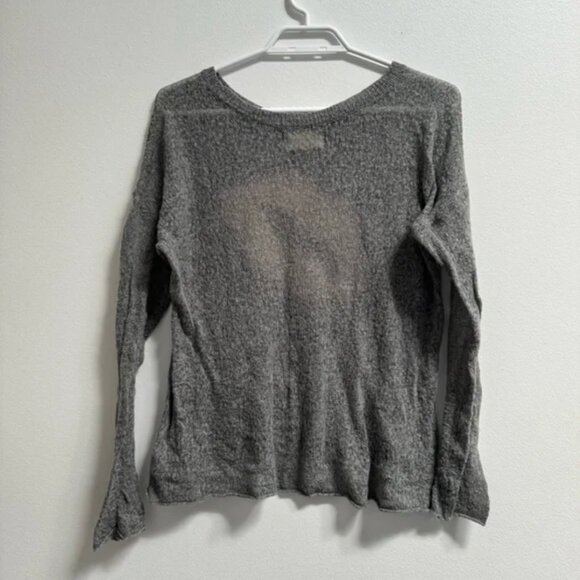 Hollister Lip Print Graphic Sweater XS/S - Picture 4 of 5